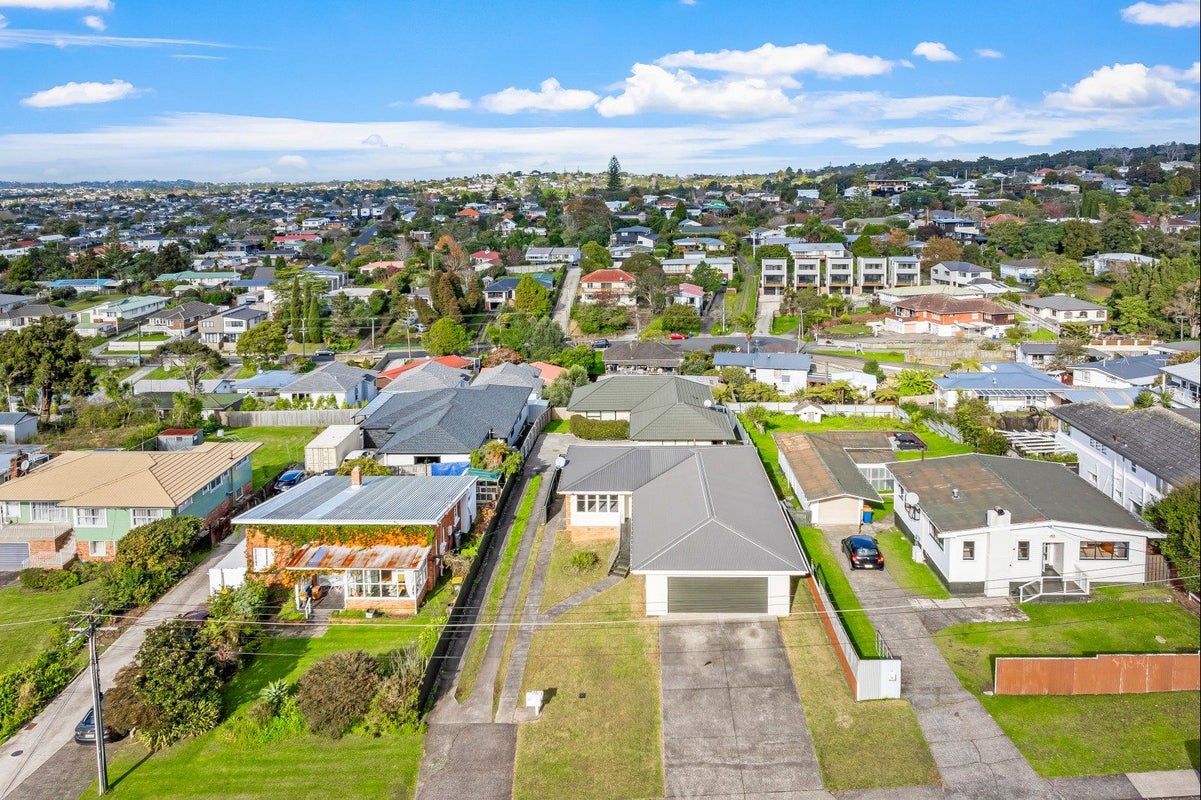 35 Eastglen Road, Glen Eden, Auckland - Carousel 2