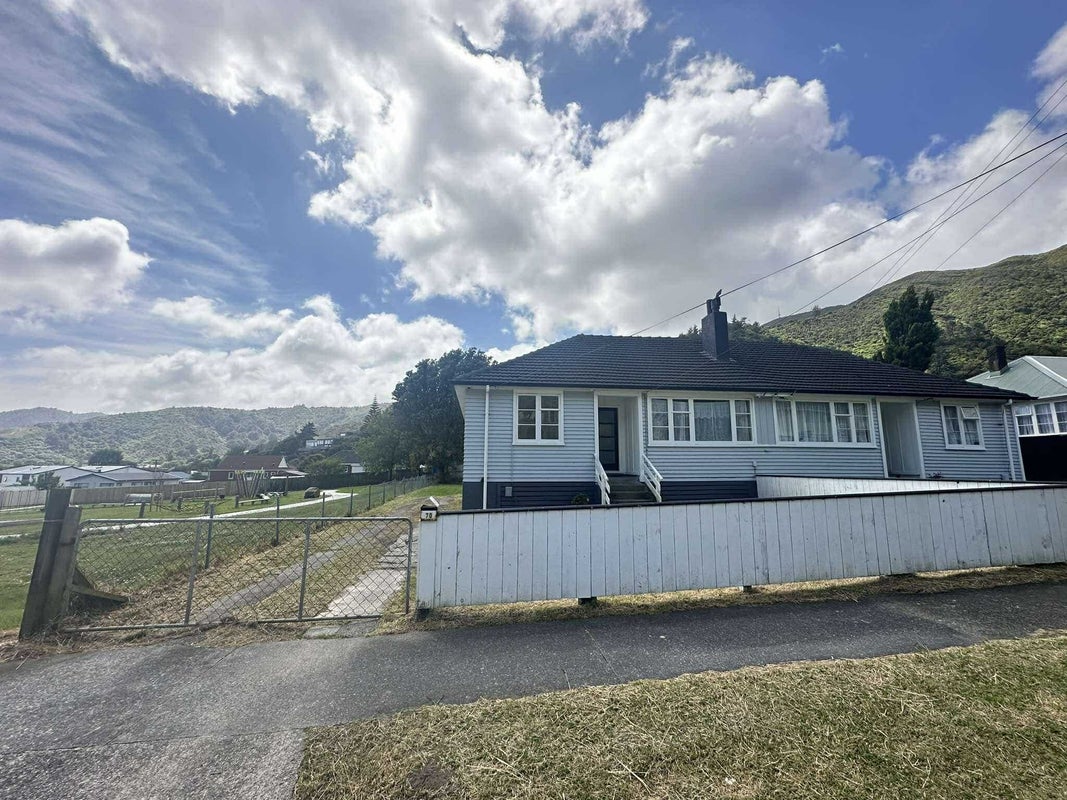 2/70 Judd Crescent, Naenae, Lower Hutt - Carousel 2