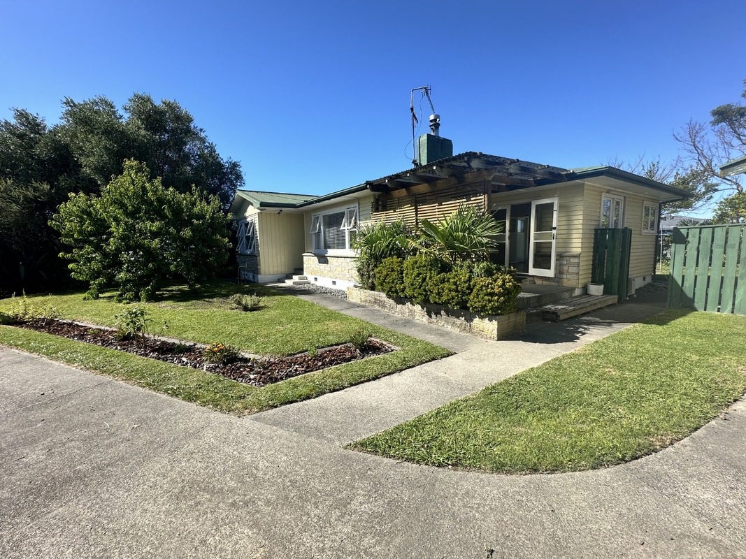 13 Armour Place, Onekawa, Napier - Carousel 1