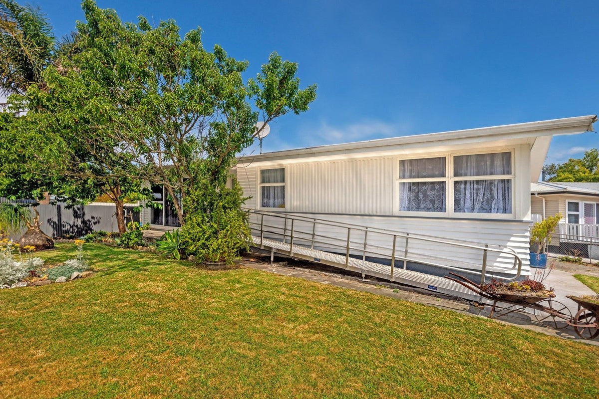 1 Porter Street, Outer Kaiti, Gisborne - Carousel 23