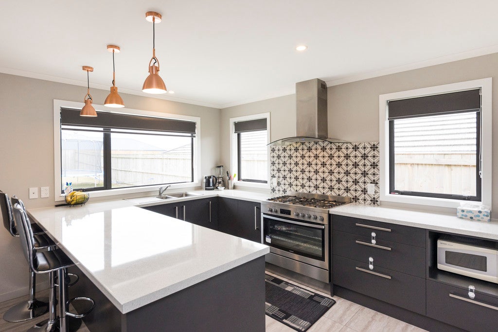 4 Cyprus Place, Fitzherbert, Palmerston North - Carousel 2