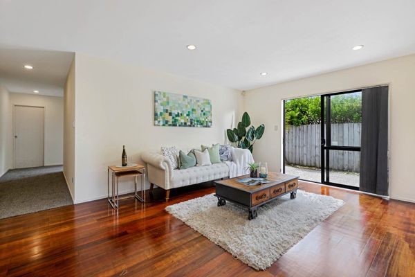 28 Catlins Place, Fairview Heights, Auckland - Carousel 1