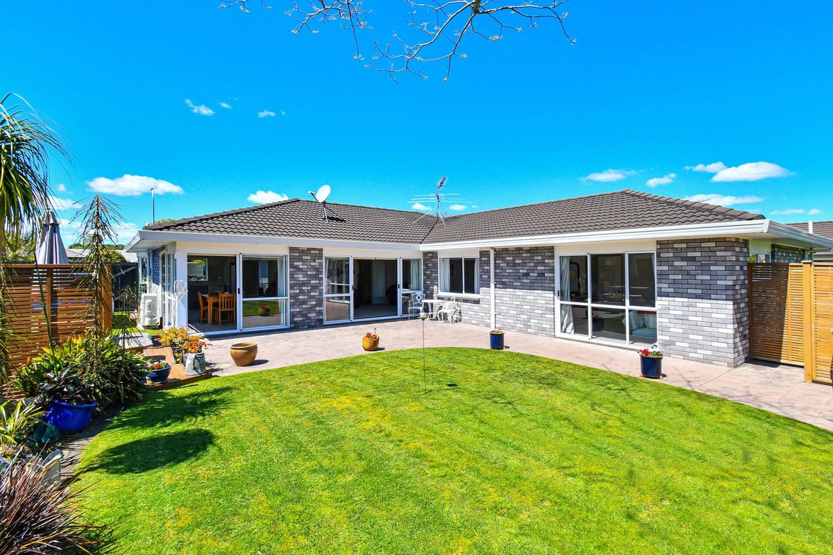 38 Perotti Place, Conifer Grove, Takanini - Carousel 20