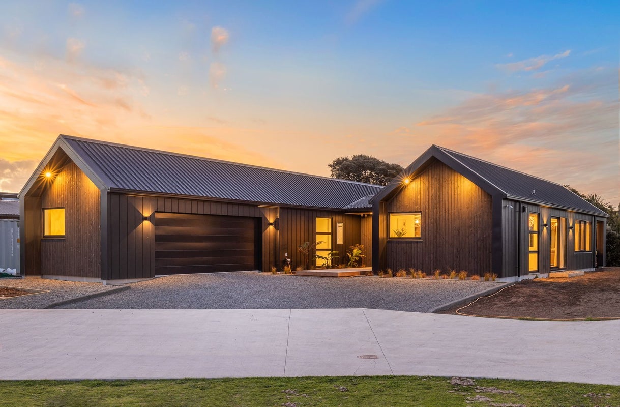 35 Titoki Road, Waikanae Beach, Waikanae - Carousel 1