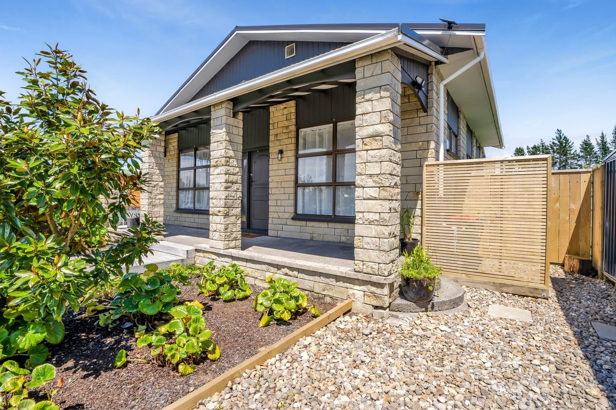 8 Richmond ST, Fitzroy, New Plymouth - Carousel 2