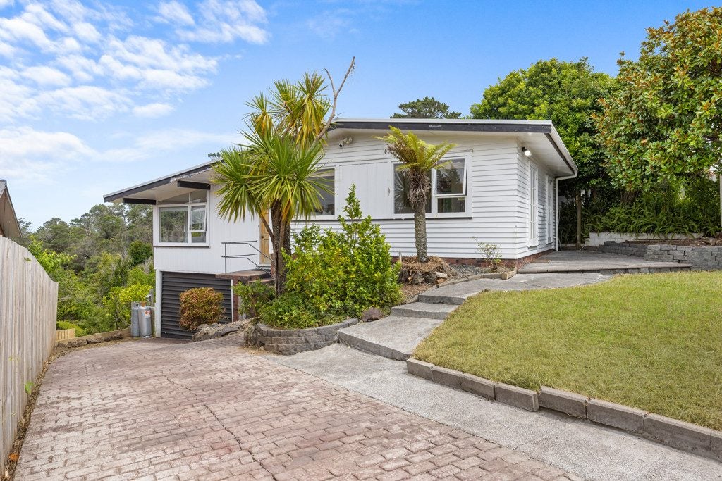 46 Canberra Avenue, Lynfield, Auckland - Carousel 2