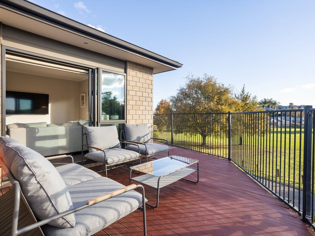 22 Pointon Glade, Grandview Heights, Hamilton - Carousel 2