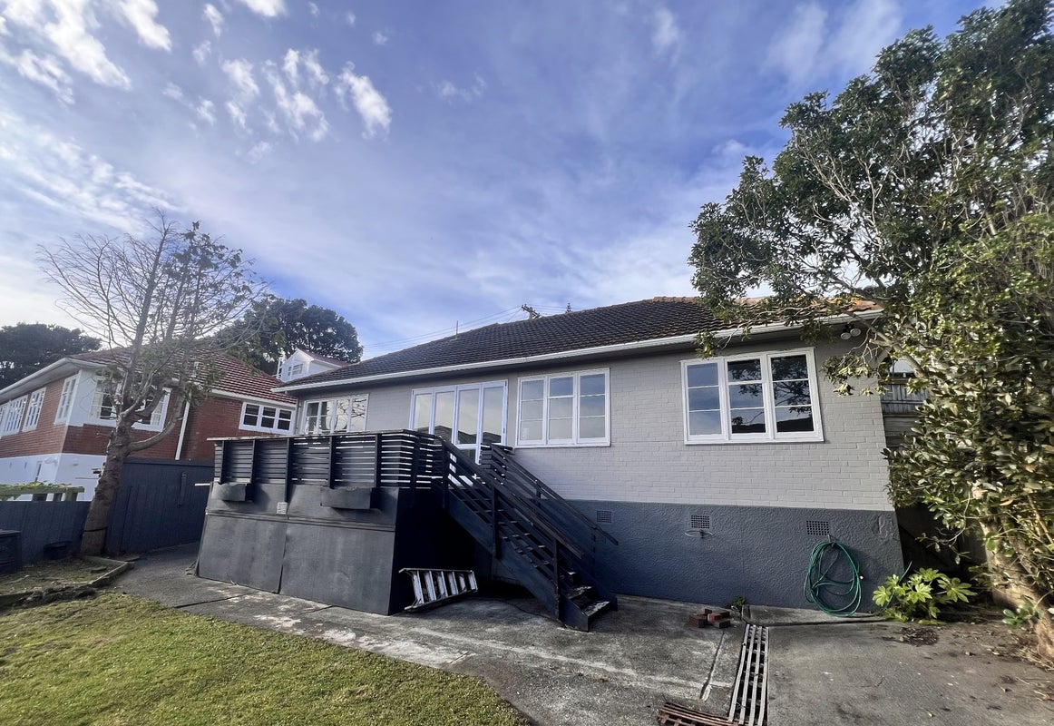 5 Elphinstone Avenue, Strathmore Park, Wellington - Carousel 1