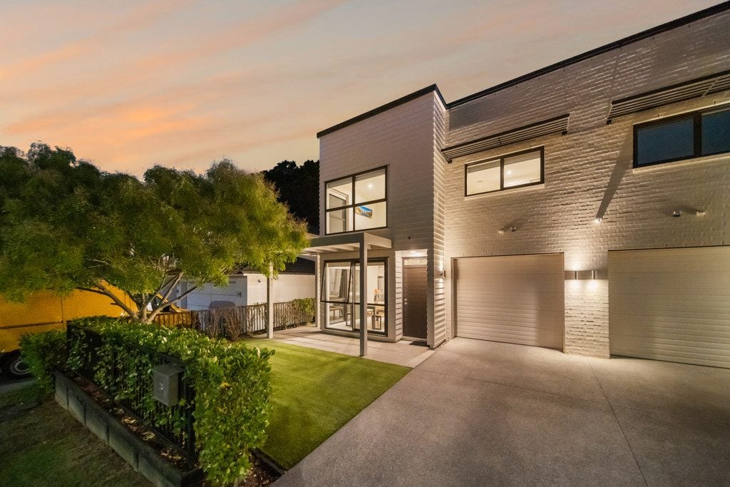 38 Matairangi Avenue, Totara Heights, Auckland - Carousel 1
