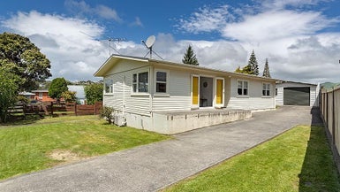 46 Beaumaris Crescent, Ascot Park, Porirua - Carousel 1