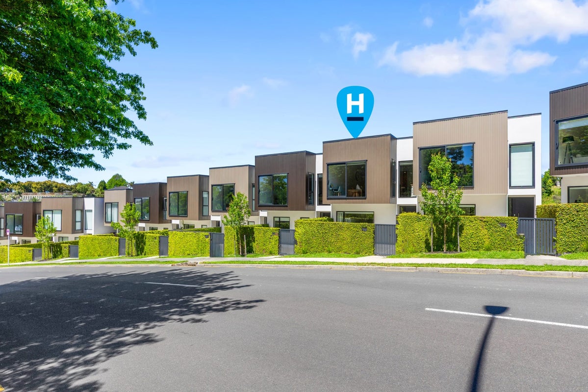11/12 Westmorland Rise, Bethlehem, Tauranga, Bay Of Plenty - Carousel 24