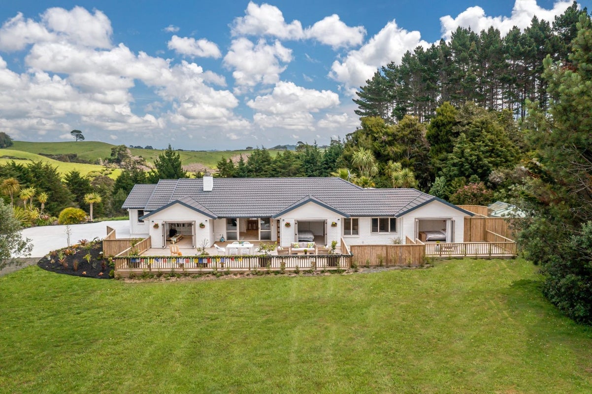 56 Joblin Road, Silverdale - Carousel 2