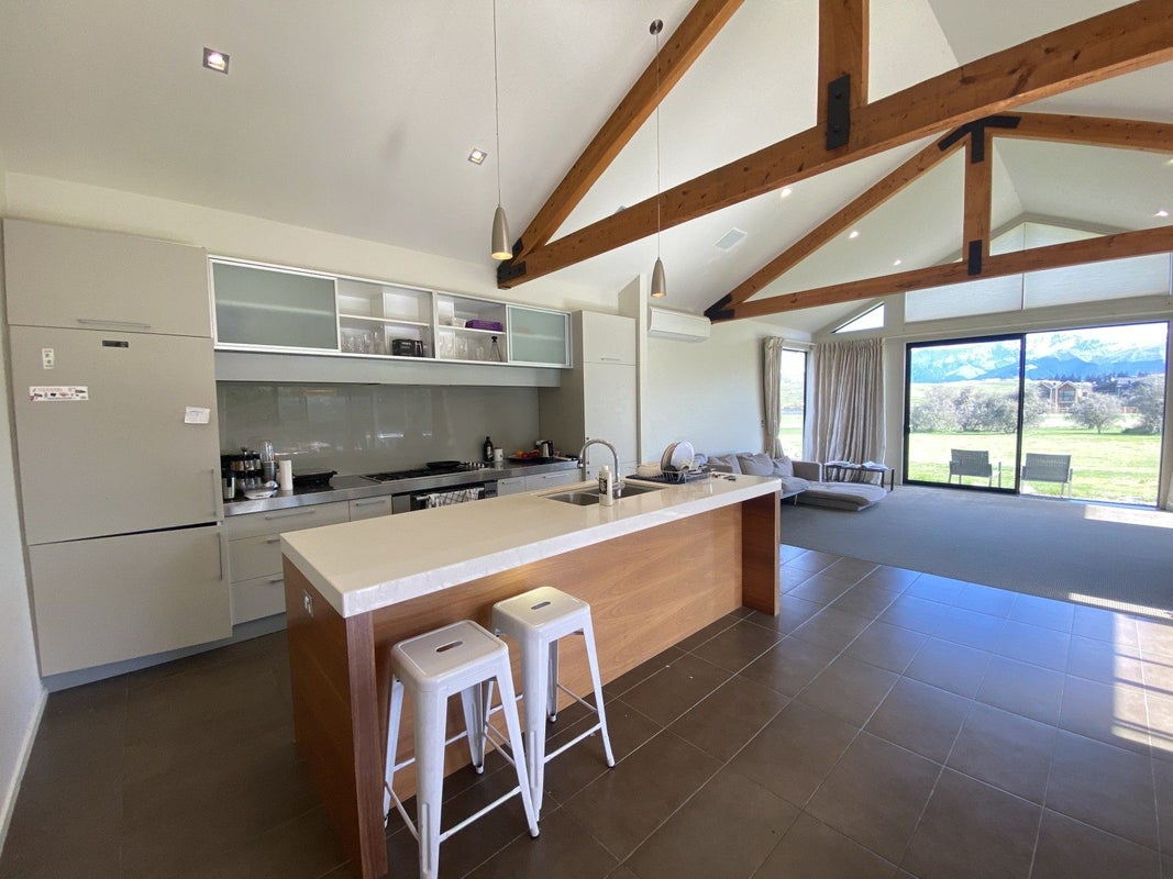 3 Reading Court, Jacks Point, Queenstown - Carousel 2
