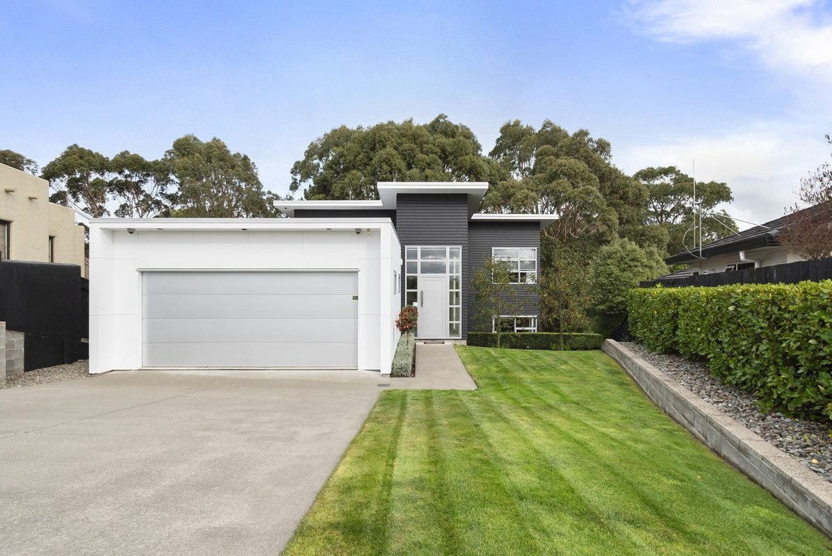 42 Ruapehu Drive, Fitzherbert, Palmerston North - Carousel 1