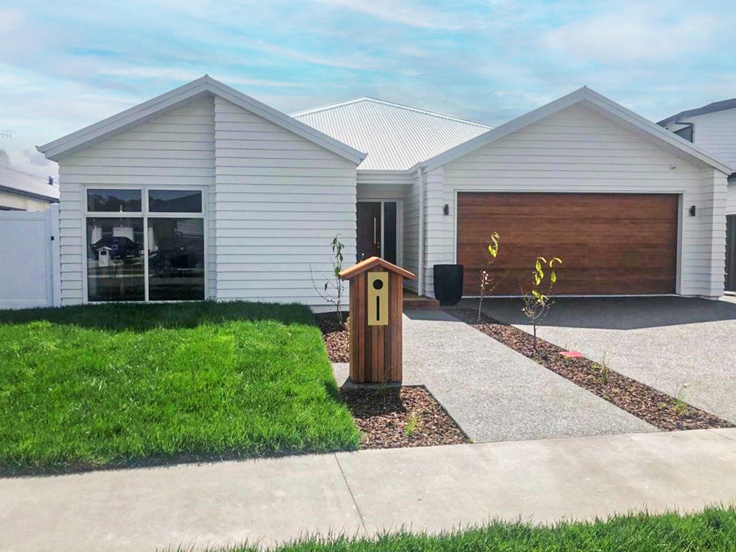 76 Pelorus Avenue, Poraiti, Napier - Carousel 1
