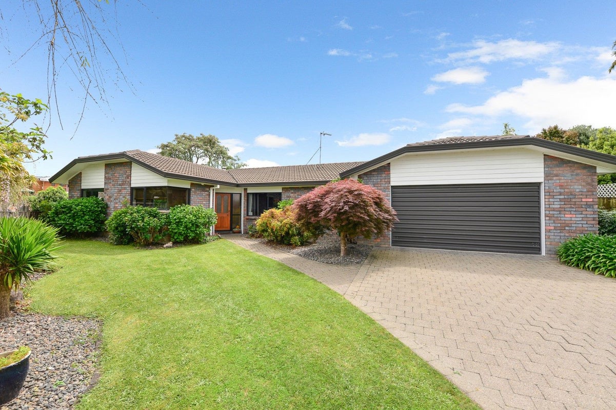 7 Jean Place, Pukete, Hamilton - Carousel 1