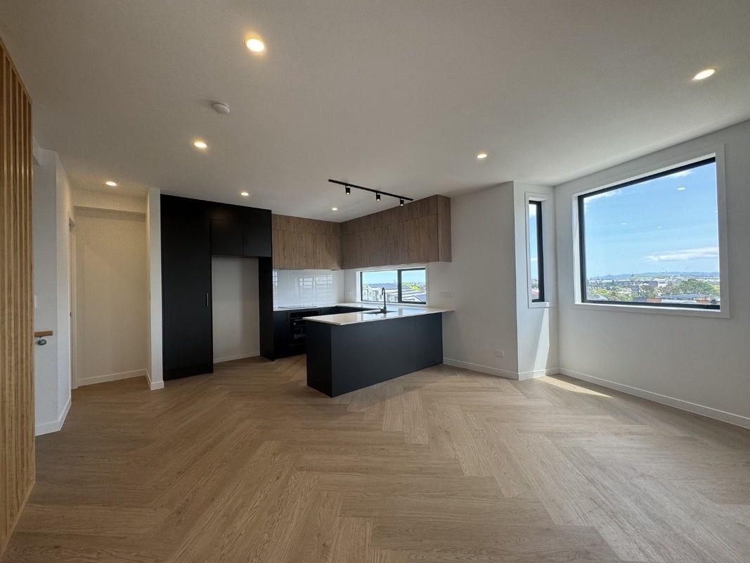 11/8 Bennett Road, Pakuranga, Auckland - Carousel 2