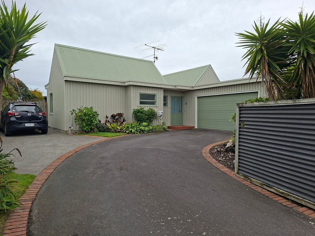 21 Rutherford Drive, Waikanae Beach, Waikanae - Carousel 1