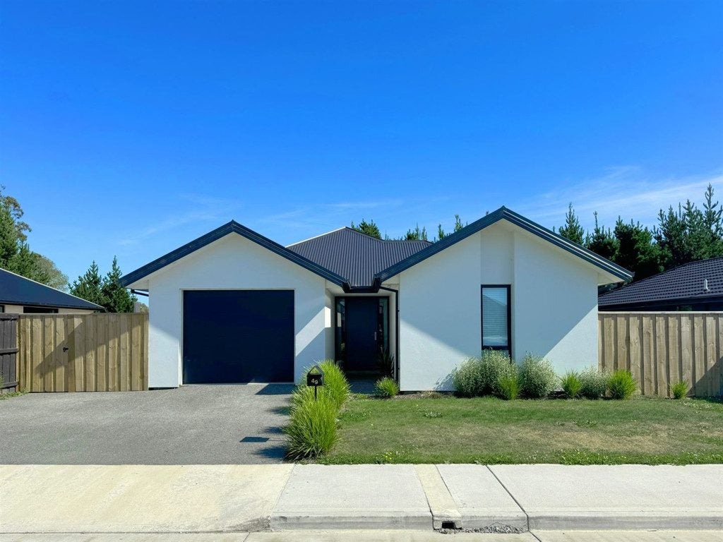 49 Quinn Crescent, Woodend, Woodend - Carousel 1