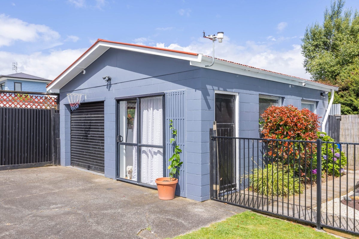 56 Karen Crescent, Dinsdale, Hamilton - Carousel 2