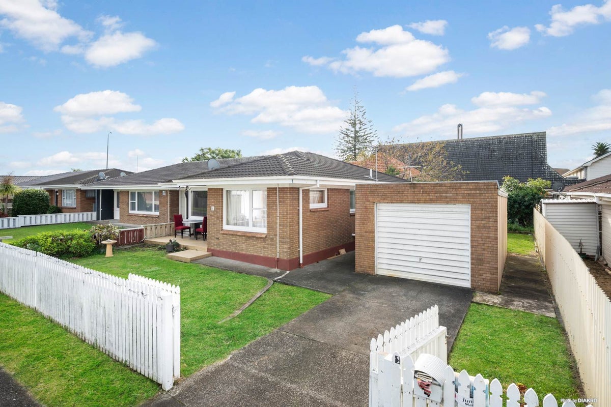 B/2 Glen Avenue, Papatoetoe, Auckland - Carousel 1