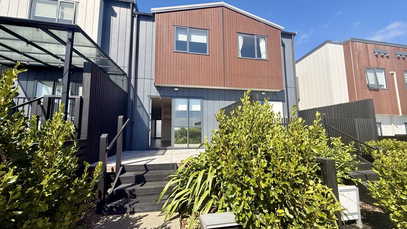 33 Canna Street, Totara Park, Auckland - Carousel 1