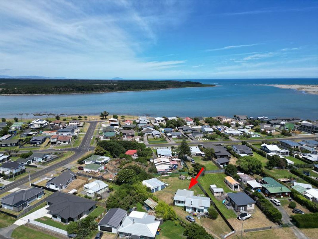 28 Roore Street, Foxton Beach, Foxton - Carousel 1