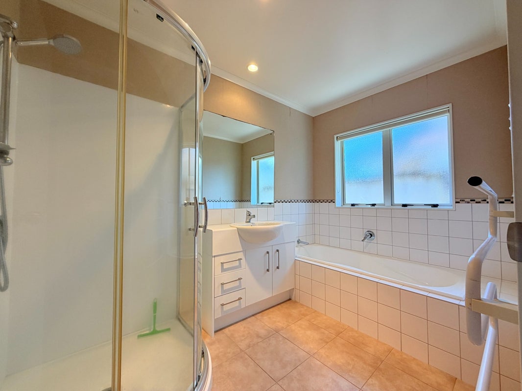 42 Salford Crescent, Flat Bush, Auckland - Carousel 12