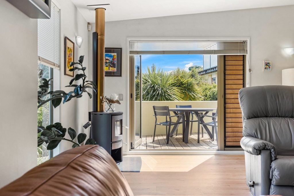 2/25 Auld Street, Torbay, Auckland - Carousel 2