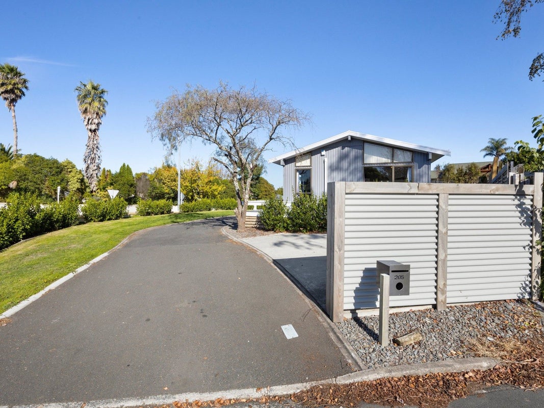 205 Newcastle Road, Grandview Heights, Hamilton - Carousel 2