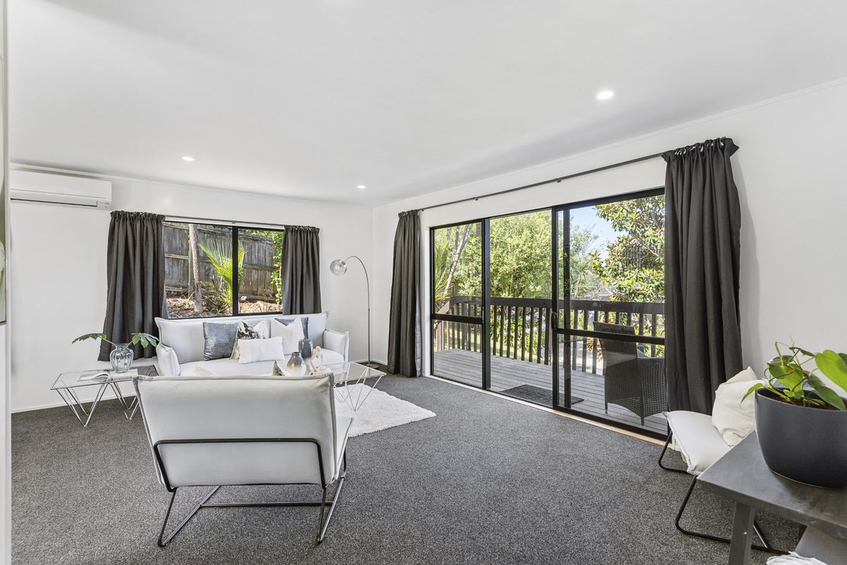 1/11 Valecrest Place, Bayview, Auckland - Carousel 2
