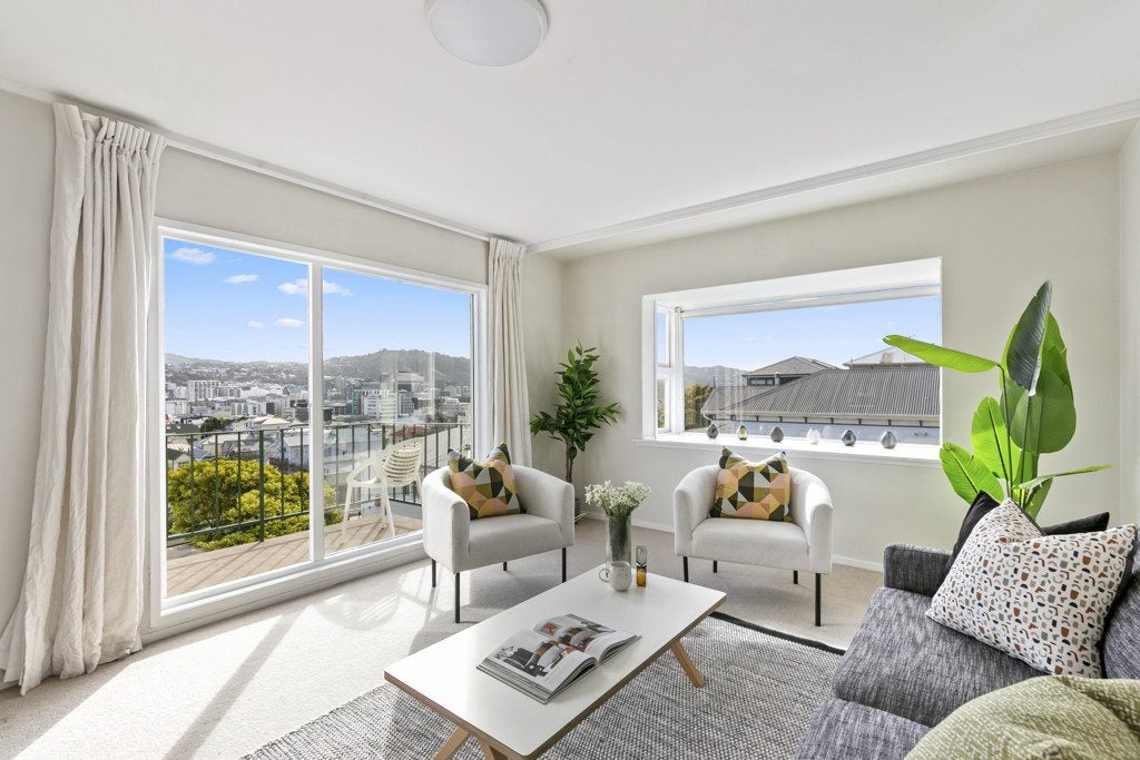 6/2 Scarborough Terrace, Mount Victoria, Wellington - Carousel 1