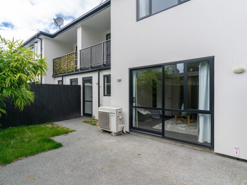 8C Defoe Place, Waltham, Christchurch - Carousel 15