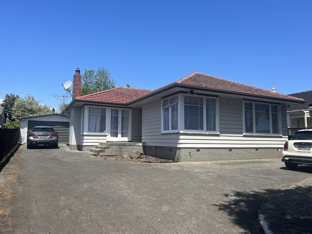 98 Hillsborough Road, Hillsborough, Auckland - Carousel 1