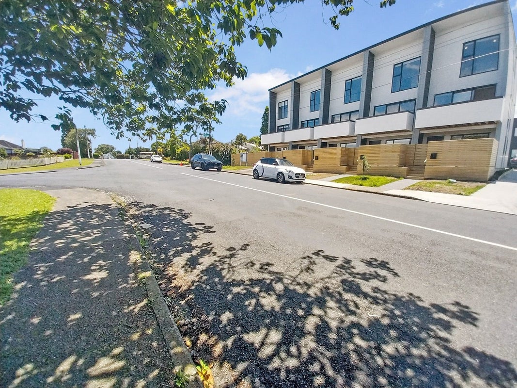 5/30 Bowater Place, Manurewa, Auckland - Carousel 1