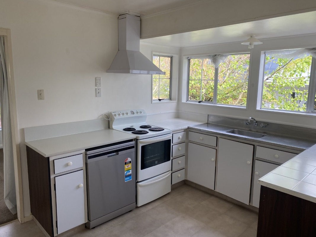 2 Picasso Grove, Belmont, Lower Hutt - Carousel 2