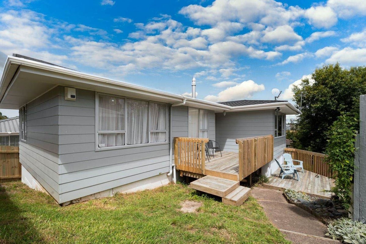 6 Magdalen Place, West Harbour, Auckland - Carousel 1