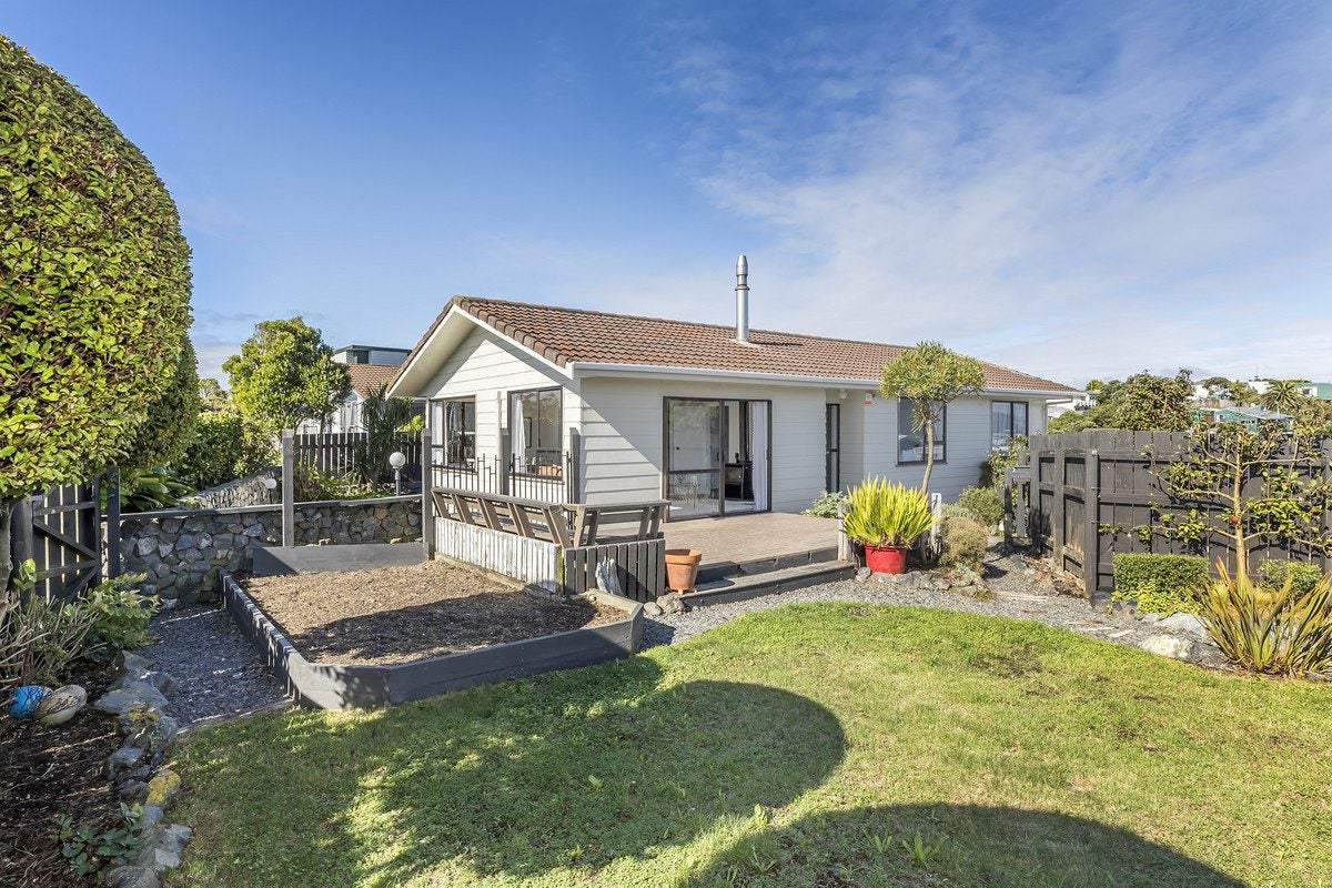 31 Rothwell Street, Titahi Bay, Porirua - Carousel 1