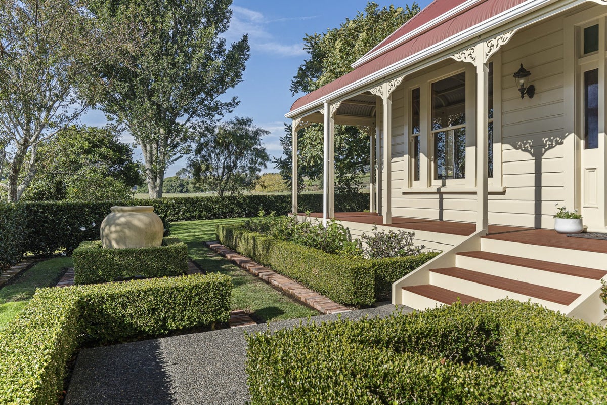 137 Egmont Road, Hillsborough, New Plymouth - Carousel 1