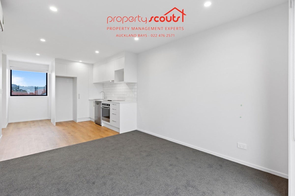 1/1 Fruitvale Road, New Lynn, Auckland - Carousel 2