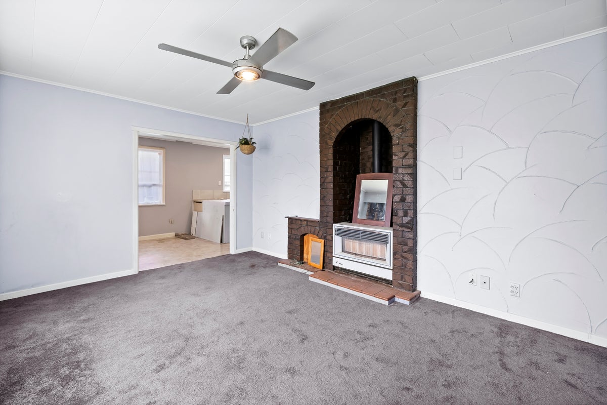 46 Parkway, Wainuiomata, Lower Hutt - Carousel 2