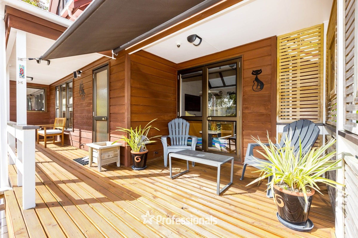 8 Hobbit Lane, Pinehaven, Upper Hutt - Carousel 2