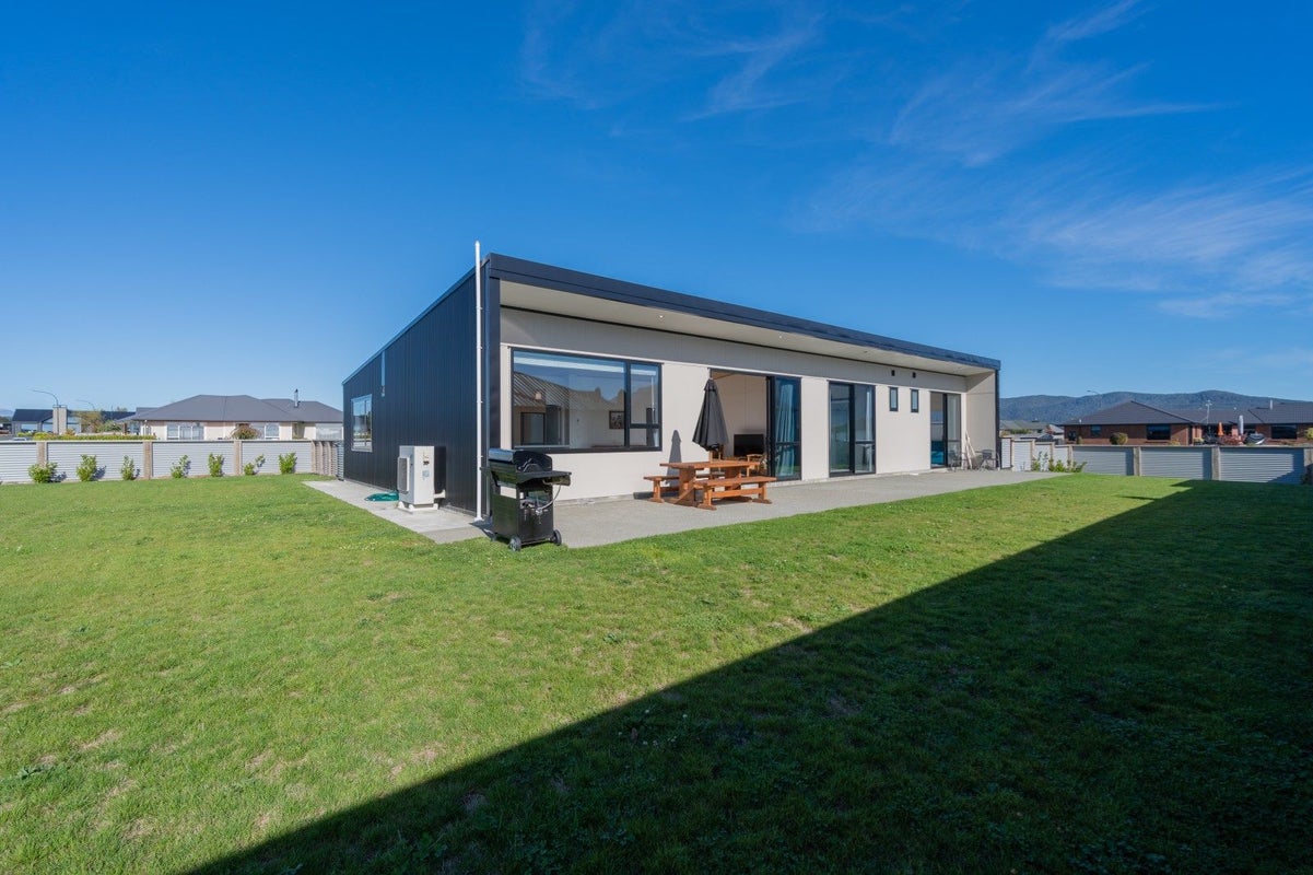 137 Dusky Street, Te Anau, Te Anau - Carousel 1
