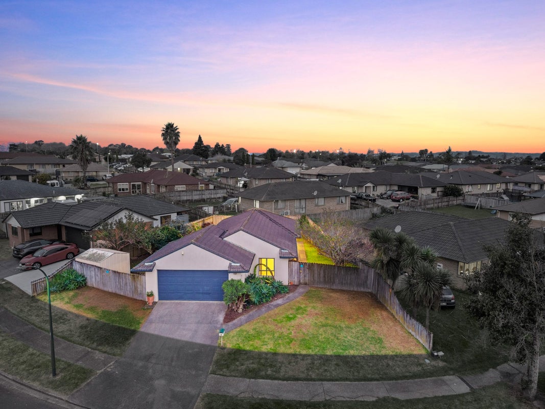 6 Loughinisland Place, Weymouth, Manukau City, Auckland - Carousel 1