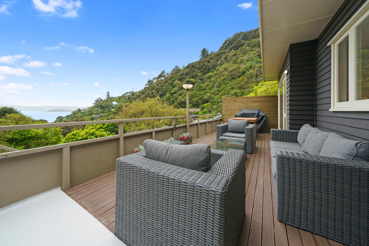 48 Rona Street, Eastbourne, Lower Hutt - Carousel 1
