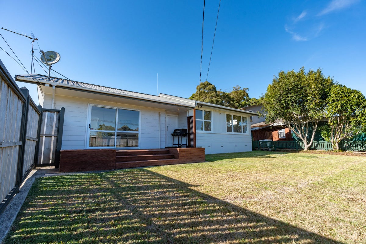 17 Fitzroy Avenue, Fitzroy, Hamilton - Carousel 1