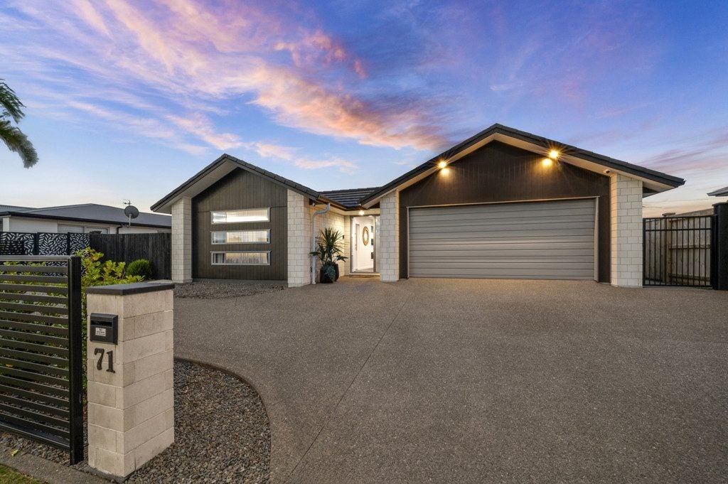 71 The Boulevard, Papamoa Beach, Papamoa - Carousel 1