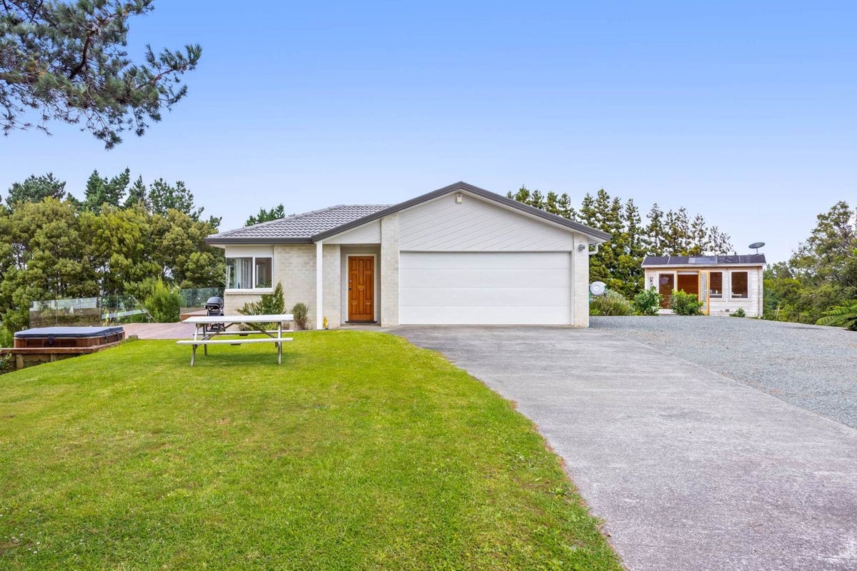 233 Whitehills Road, Silverdale - Carousel 1
