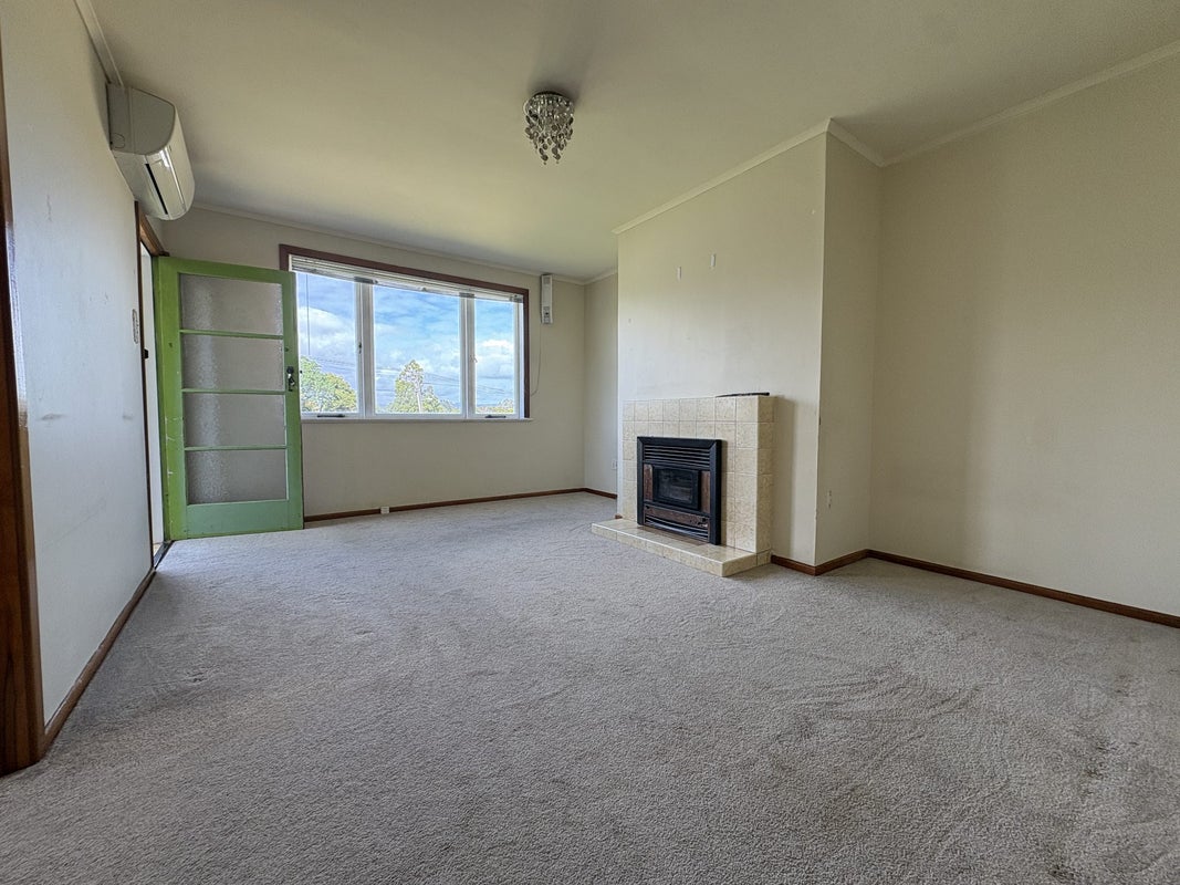 14 Wharf Road, Te Atatu Peninsula, Auckland - Carousel 2