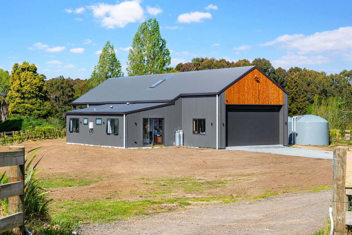38 Orere Point Road, Orere Point - Carousel 1